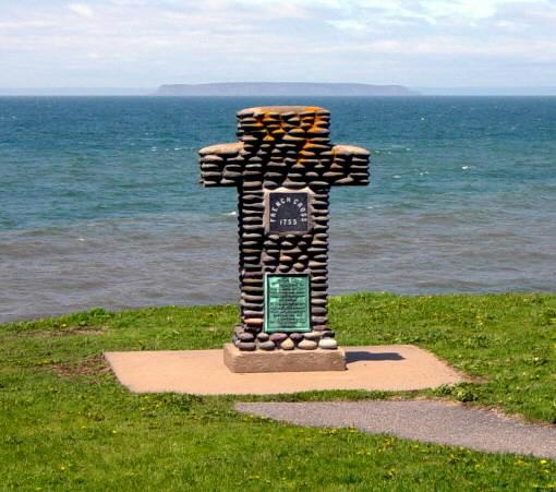 Croix en pierre construite en 1964 par Agathe Boudreau (Gaudet) à Morden, en Nouvelle-Écosse, pour commémorer l'hivernage des réfugiés acadiens de Belle-Isle en 1755-1756