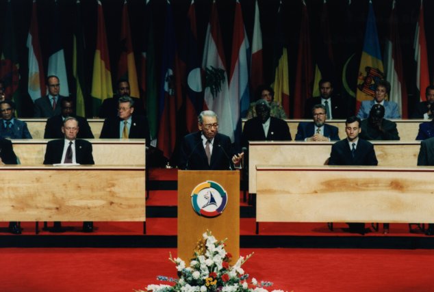 Boutros Boutros-Ghali, secrétaire général de l'ONU, lors du Sommet de la francophonie à Moncton, en 1999